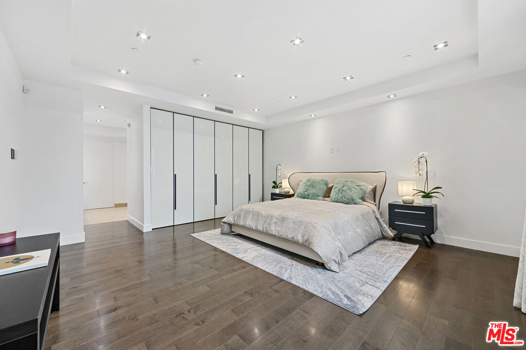443 N Palm Dr Unit: 302