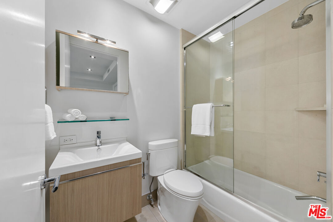 443 N Palm Dr Unit: 302