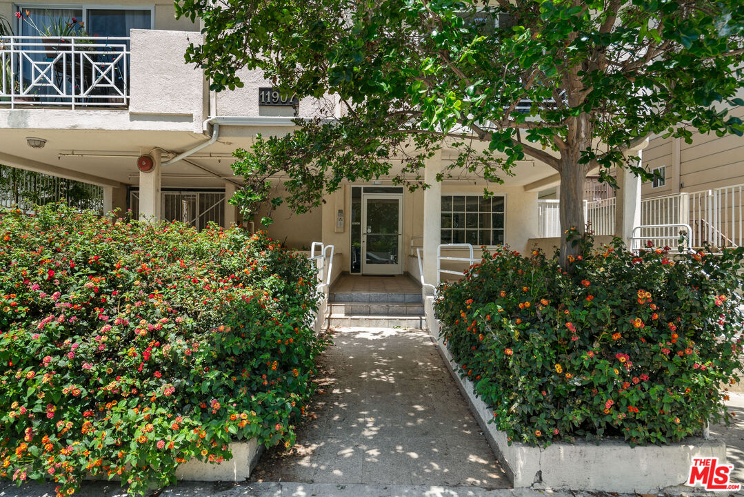 11907 Darlington Ave Unit: 103