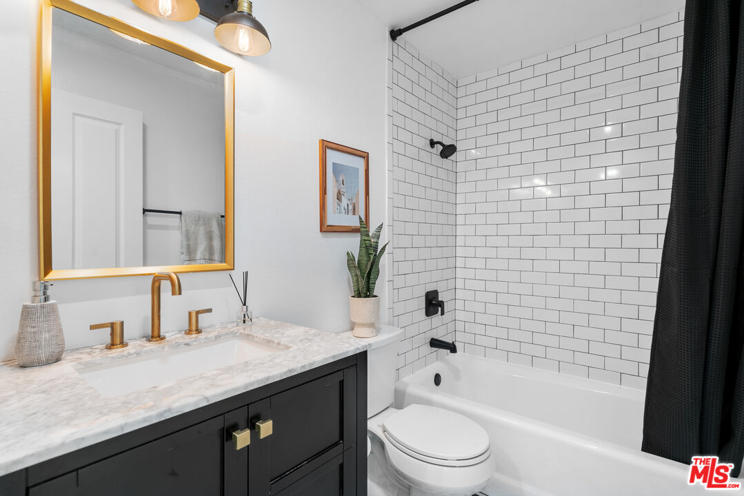 11907 Darlington Ave Unit: 103