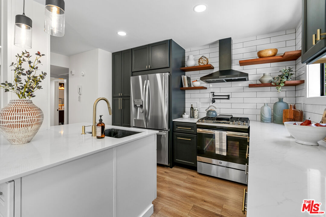 11907 Darlington Ave Unit: 103
