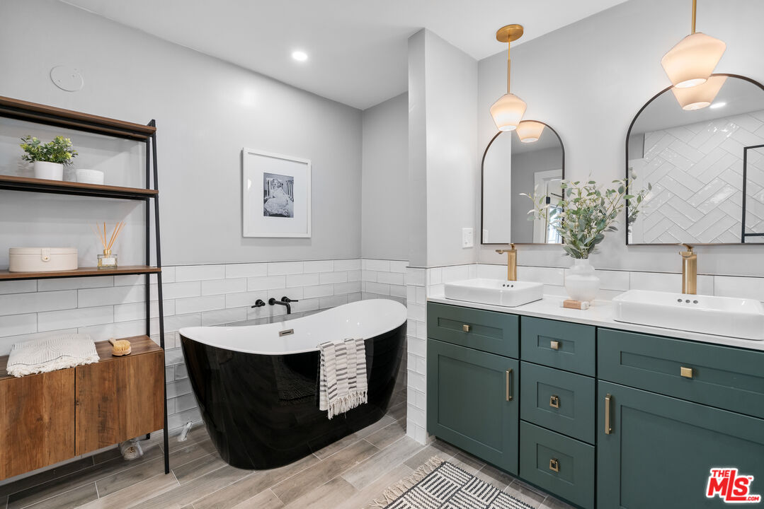 11907 Darlington Ave Unit: 103