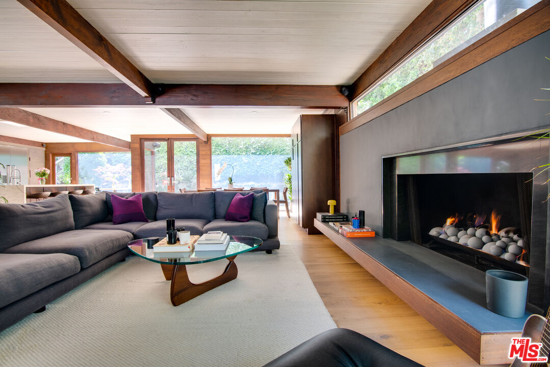 9624 Yoakum Dr, Beverly Hills