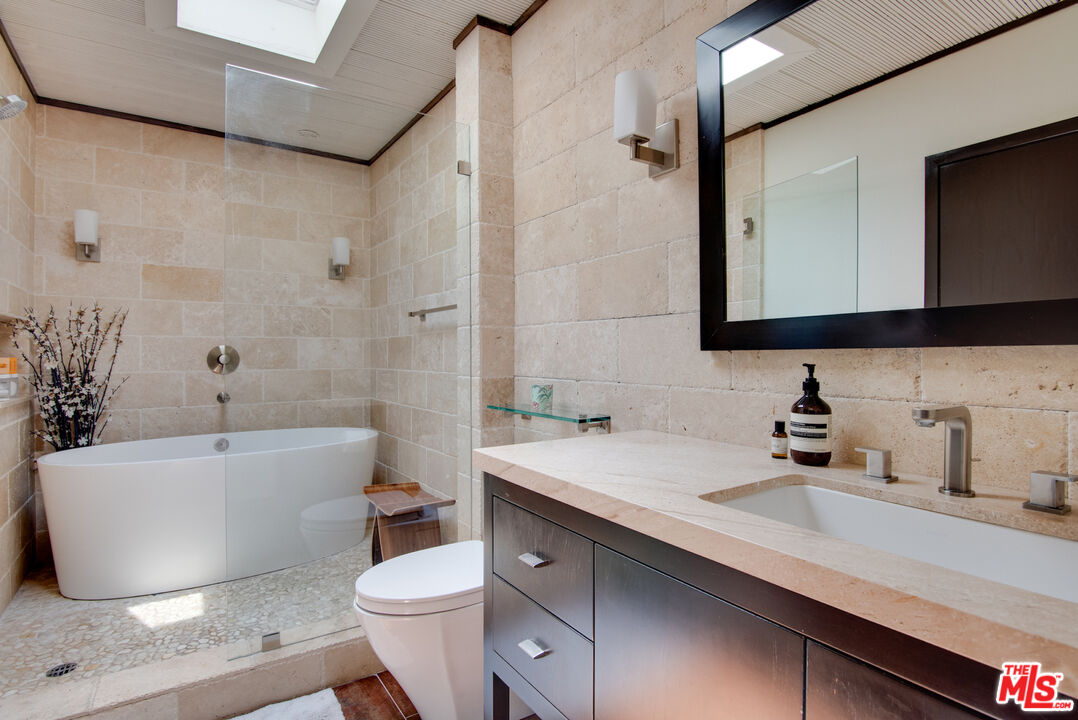 9624 Yoakum Dr, Beverly Hills