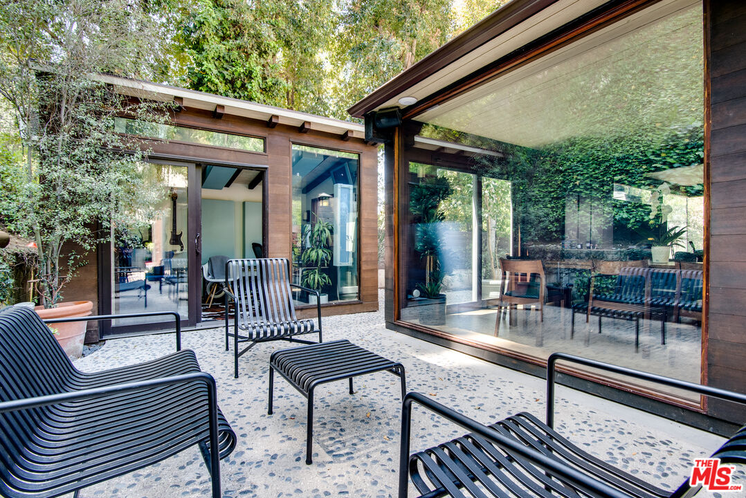 9624 Yoakum Dr, Beverly Hills