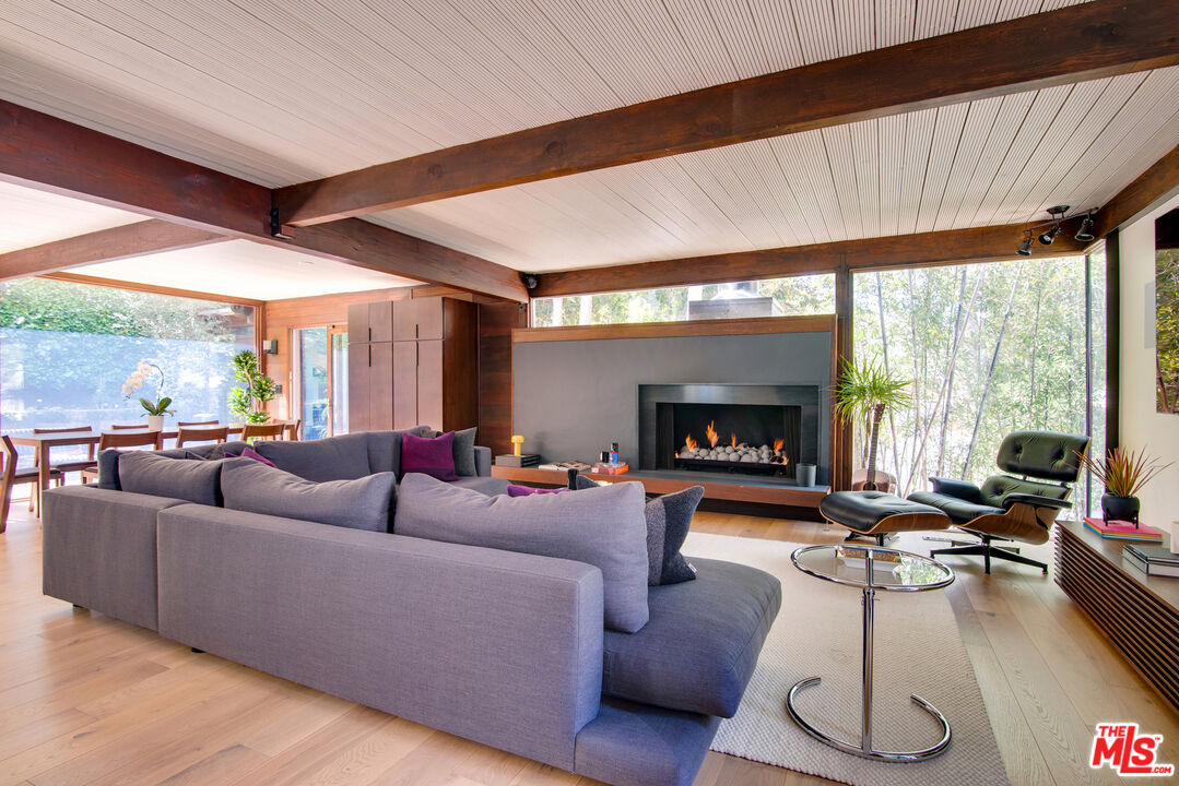 9624 Yoakum Dr, Beverly Hills