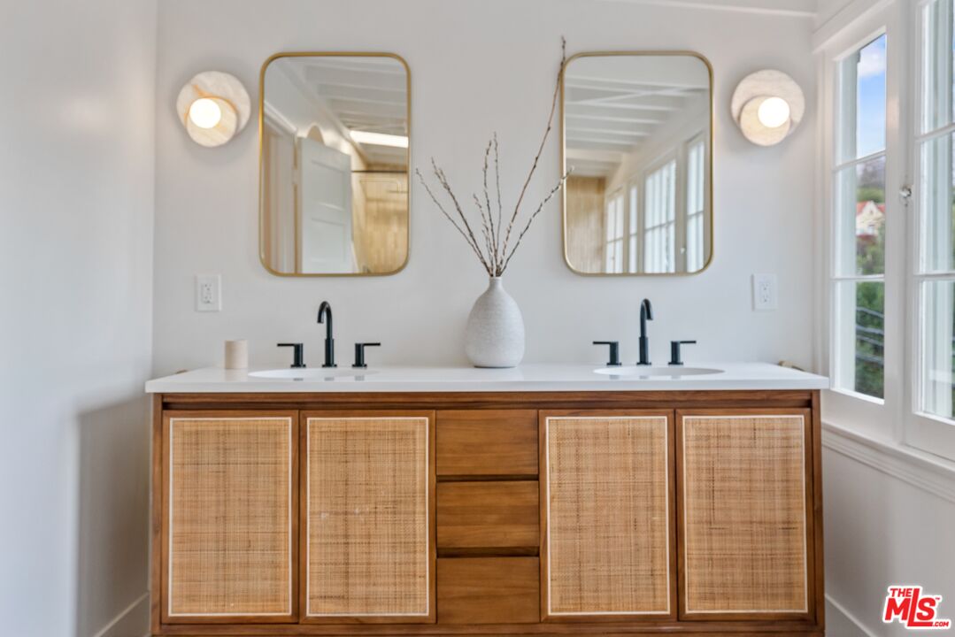 5944 Manola Way, Hollywood Hills