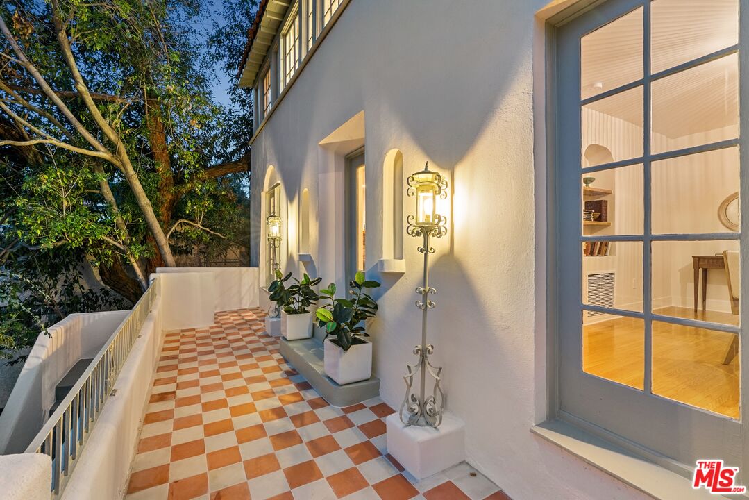 5944 Manola Way, Hollywood Hills