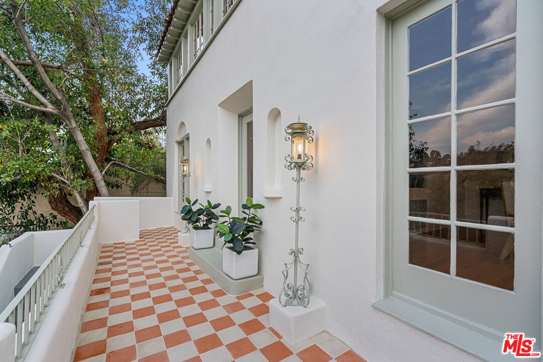 5944 Manola Way, Hollywood Hills