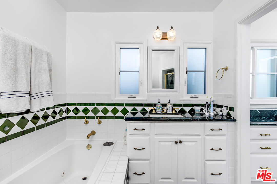 3644 Aureola Blvd, View Park