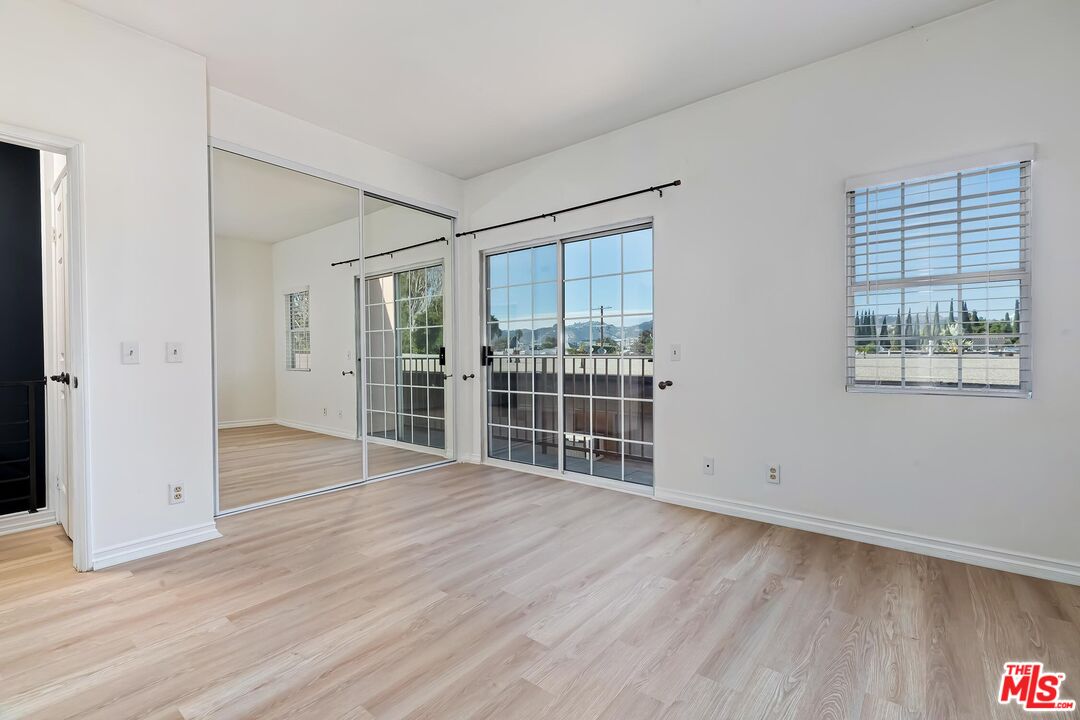 713 N Sycamore Ave Unit: 3