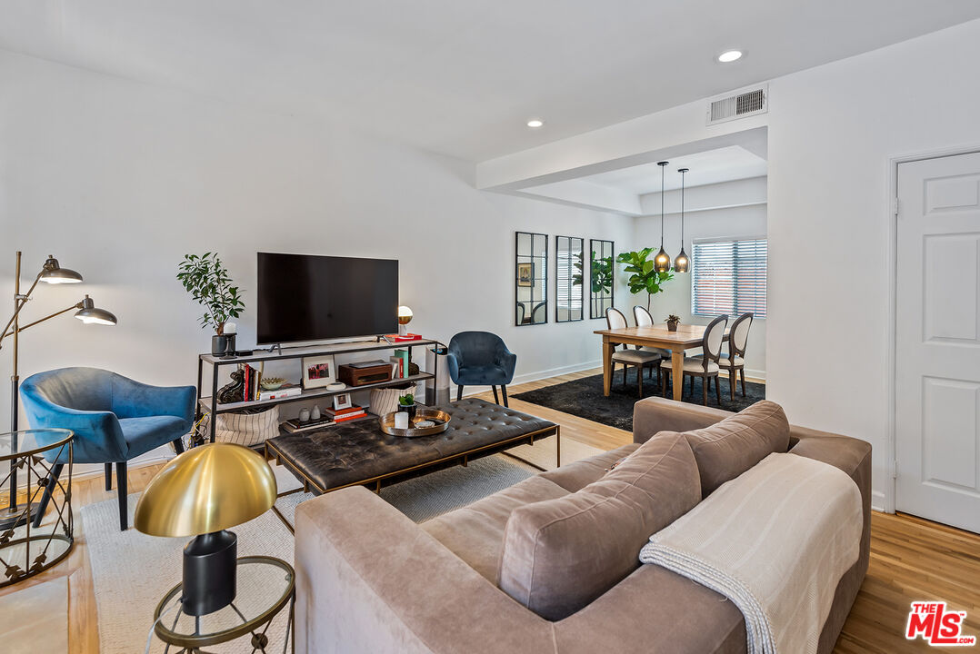 713 N Sycamore Ave Unit: 3