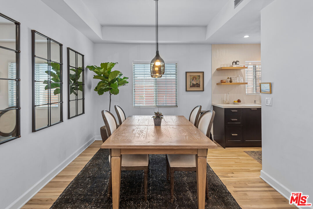 713 N Sycamore Ave Unit: 3