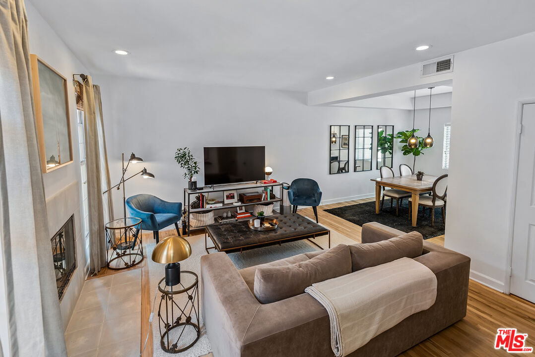 713 N Sycamore Ave Unit: 3