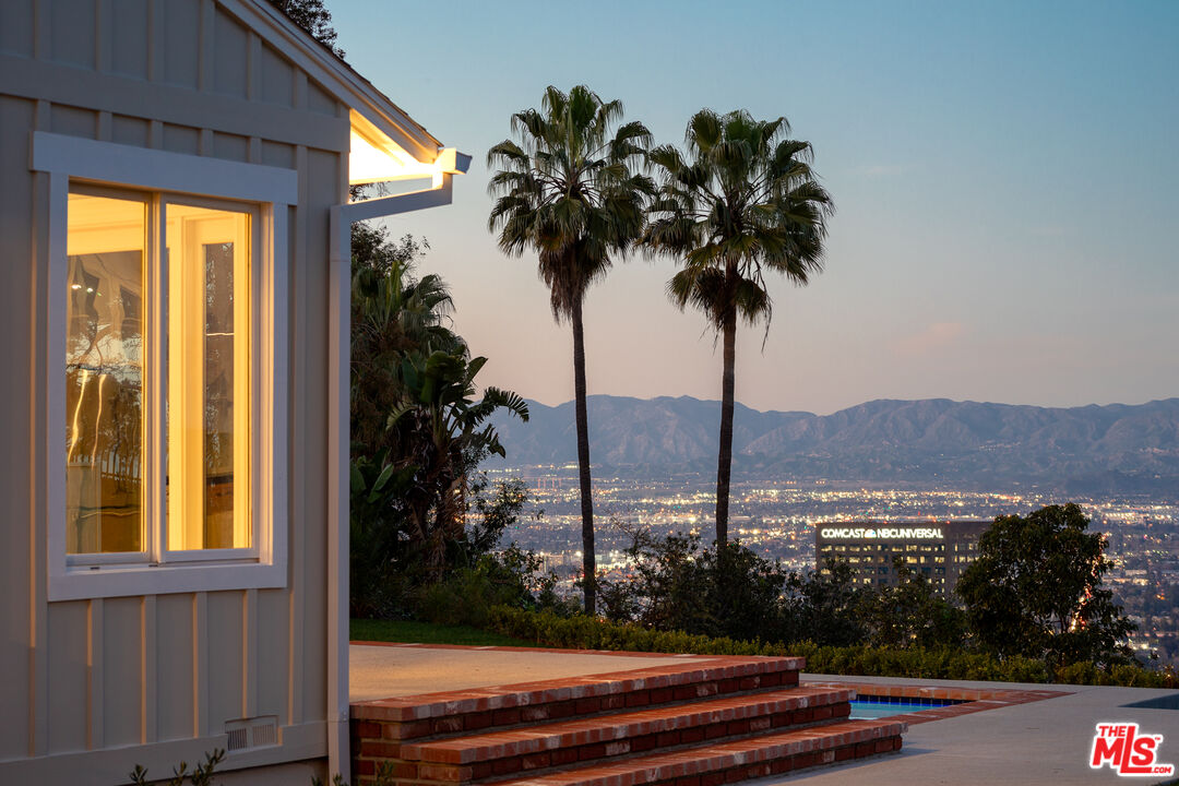 7601 Mulholland Dr, hollywood hills
