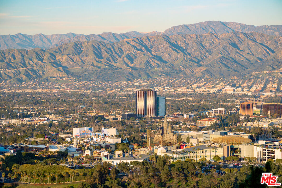 7601 Mulholland Dr, hollywood hills