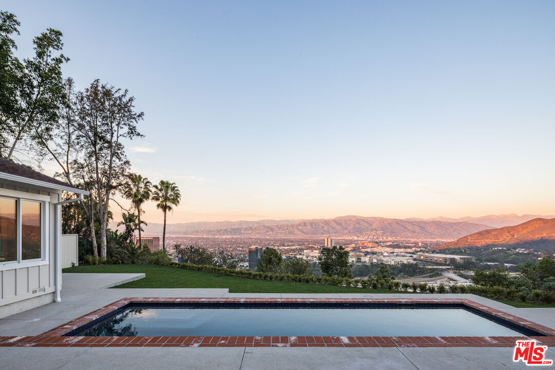 7601 Mulholland Dr, hollywood hills