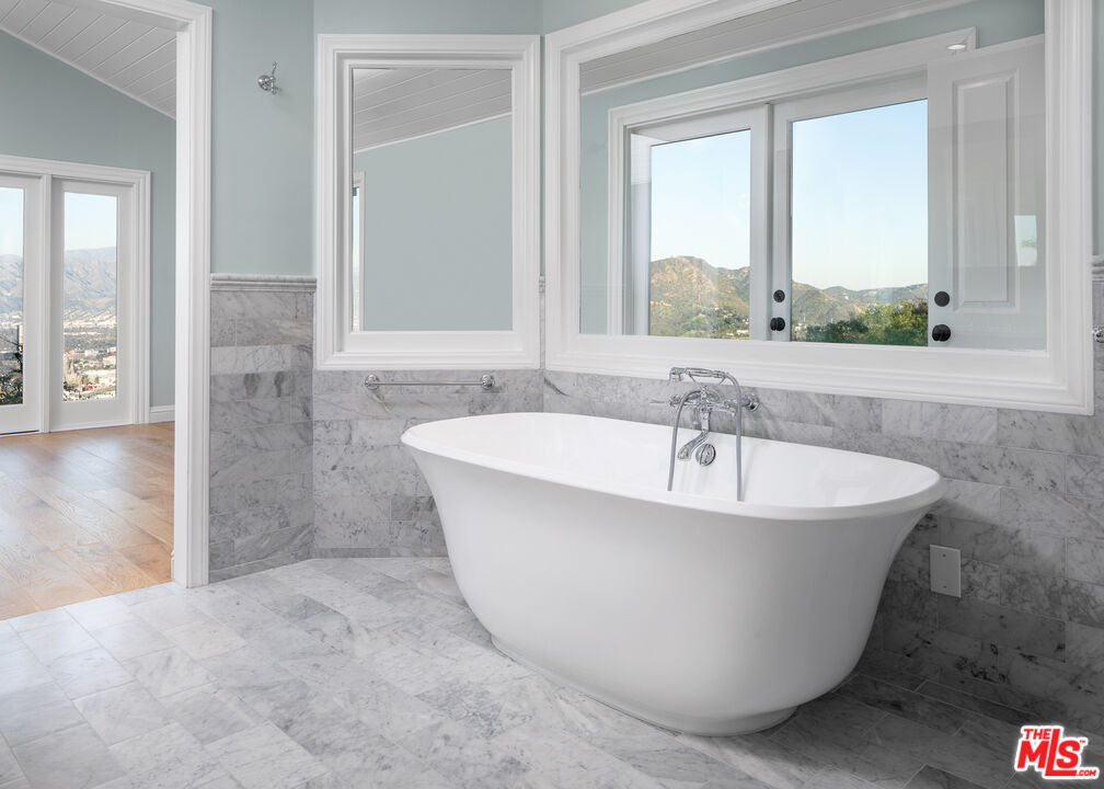 7601 Mulholland Dr, hollywood hills