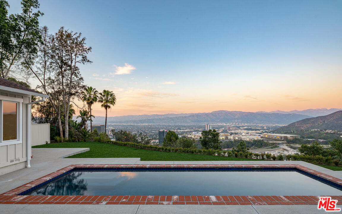 7601 Mulholland Dr, hollywood hills