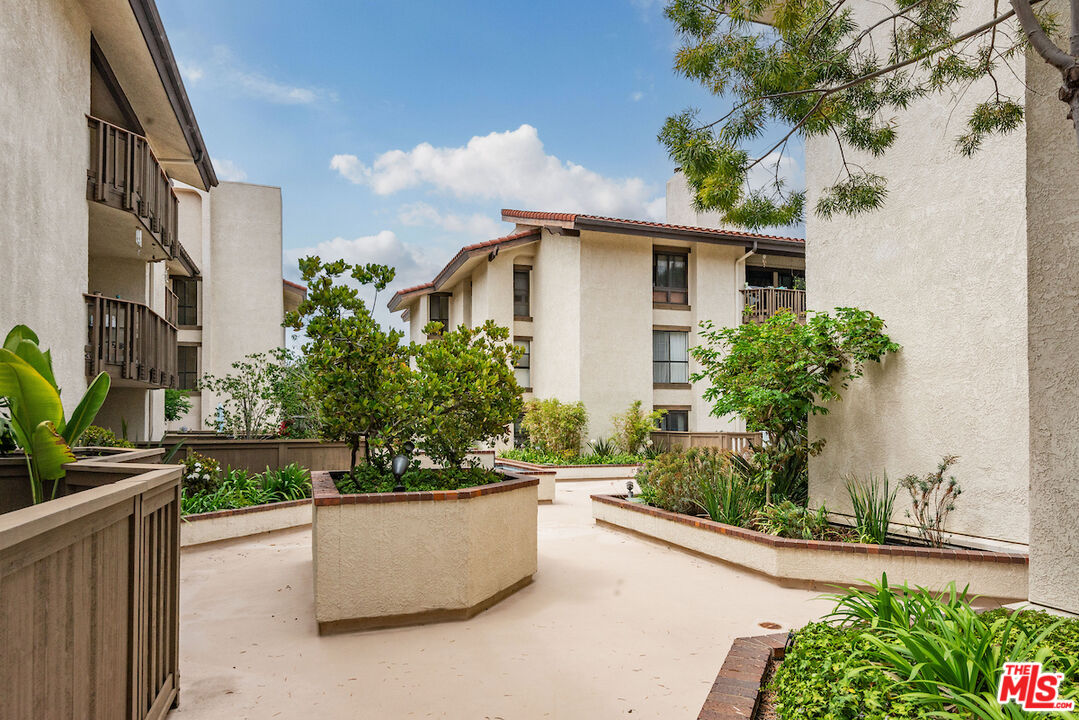 8512 Tuscany Ave Unit: 406