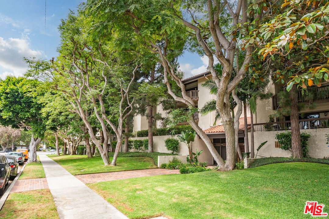 8512 Tuscany Ave Unit: 406