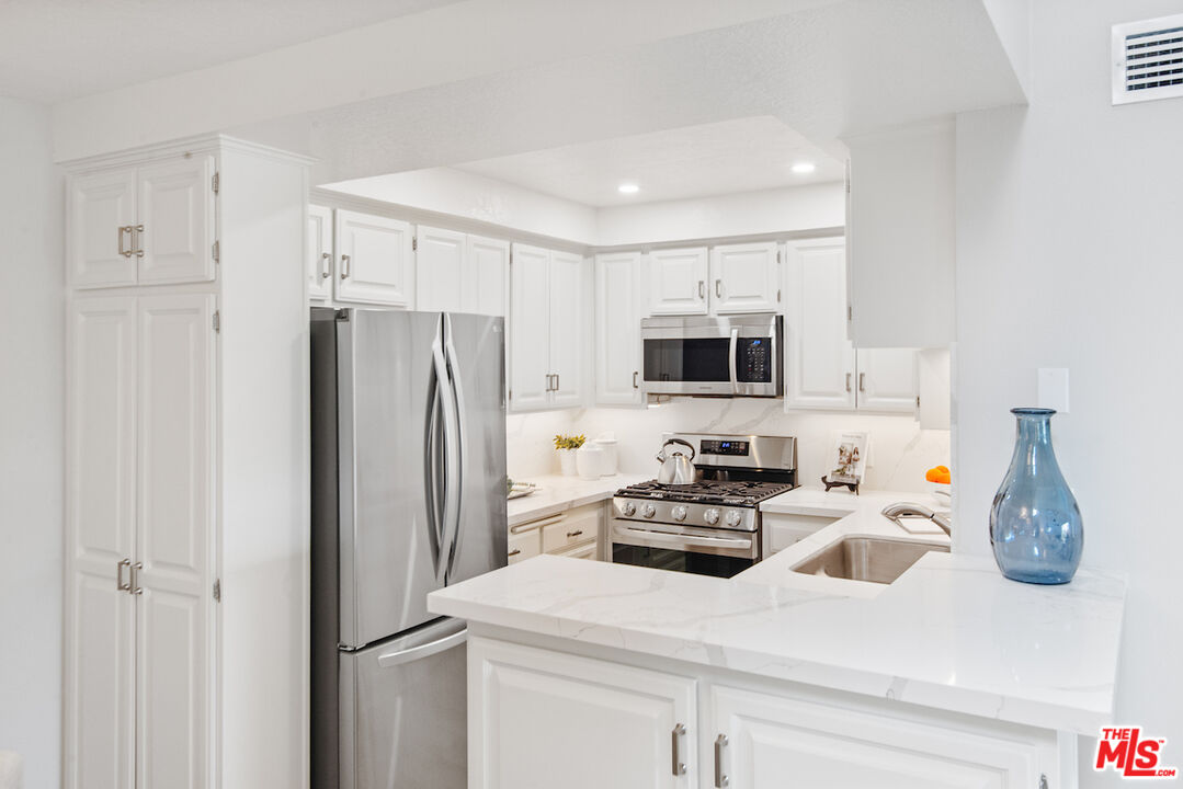 8512 Tuscany Ave Unit: 406