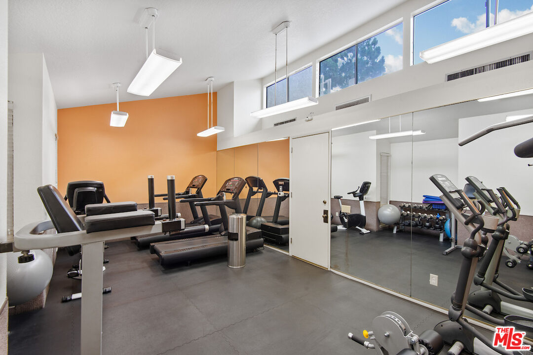 8512 Tuscany Ave Unit: 406