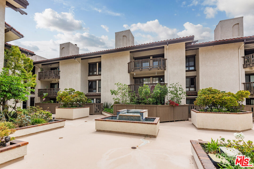 8512 Tuscany Ave Unit: 406