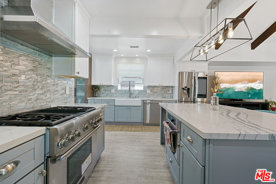 7970 Chase Ave, Playa Vista