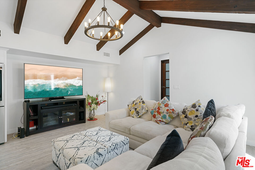 7970 Chase Ave, Playa Vista