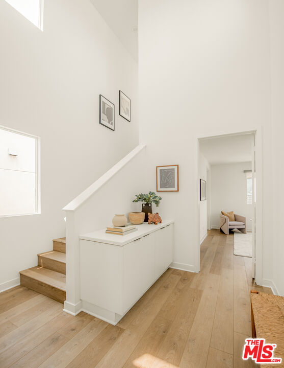 10813 Sarah St, Toluca Lake