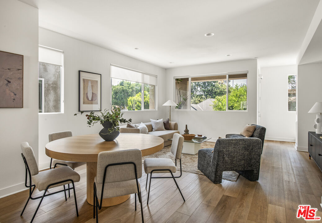 10813 Sarah St, Toluca Lake