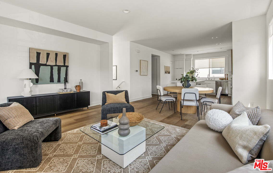 10813 Sarah St, Toluca Lake