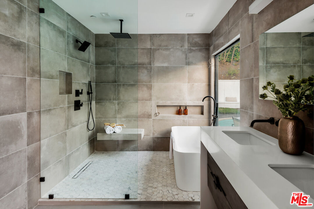 3034 Dona Nenita Pl, Studio City