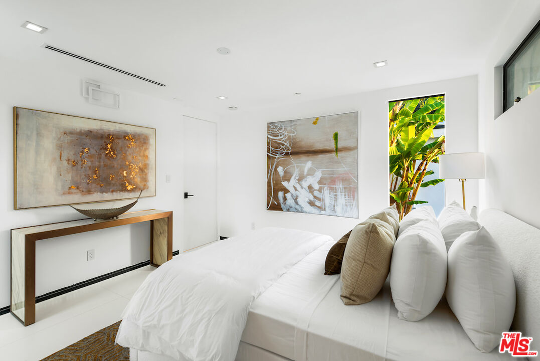 3034 Dona Nenita Pl, Studio City