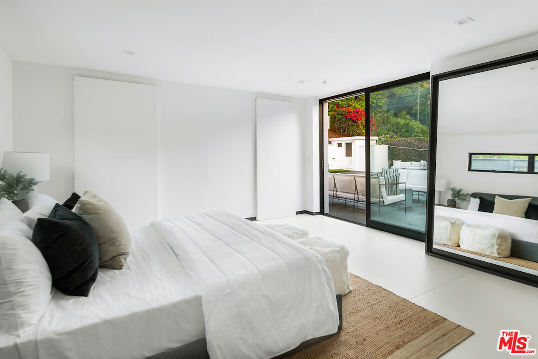 3034 Dona Nenita Pl, Studio City