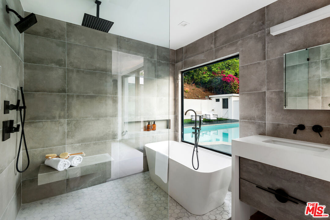 3034 Dona Nenita Pl, Studio City