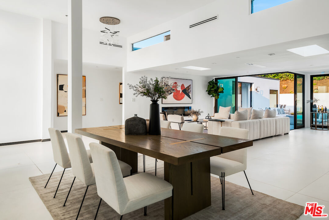3034 Dona Nenita Pl, Studio City