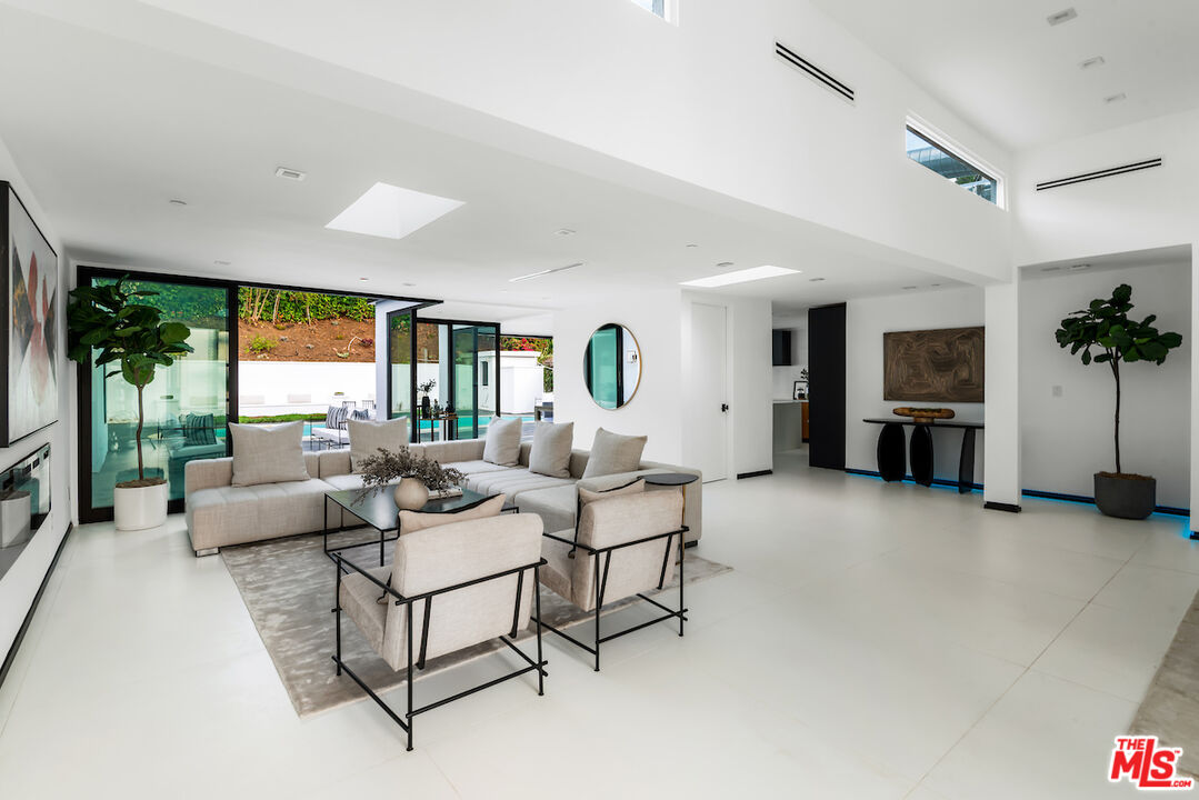3034 Dona Nenita Pl, Studio City