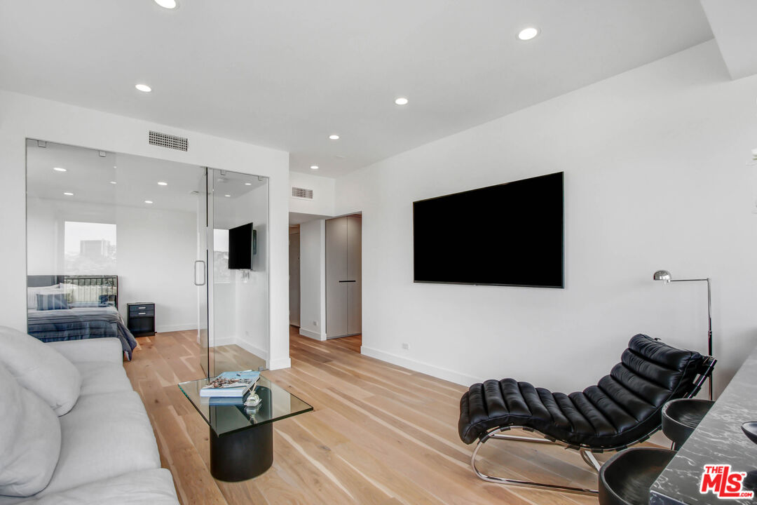 10501 Wilshire Blvd Unit: 1004