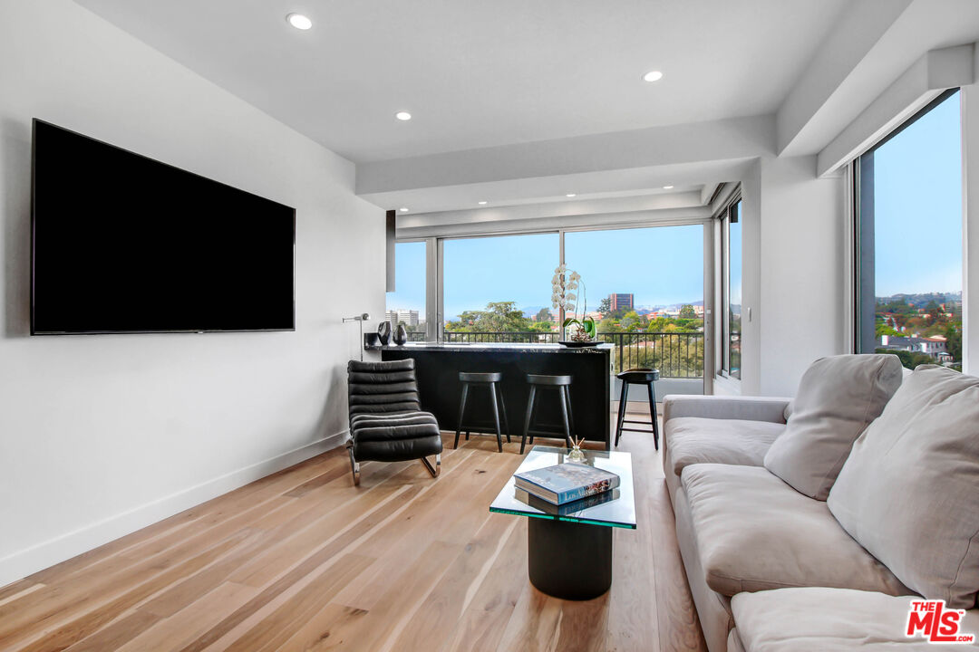 10501 Wilshire Blvd Unit: 1004