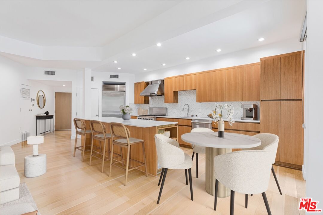723 Westmount Dr Unit: 106