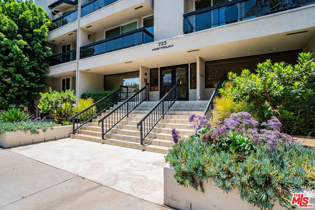 723 Westmount Dr Unit: 106