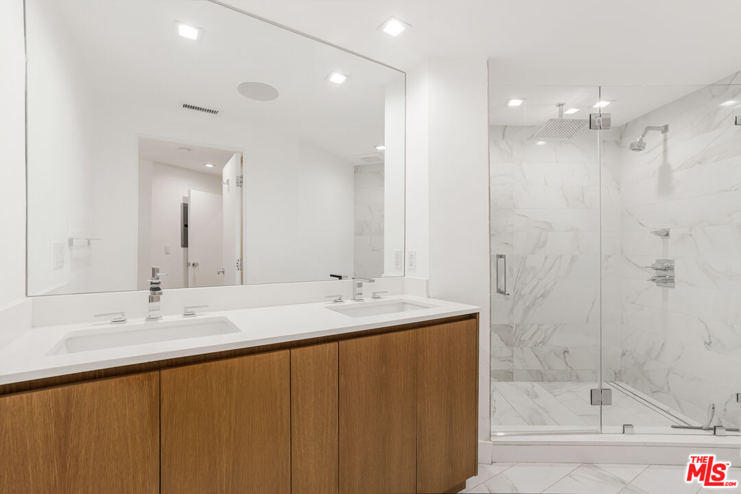 723 Westmount Dr Unit: 106