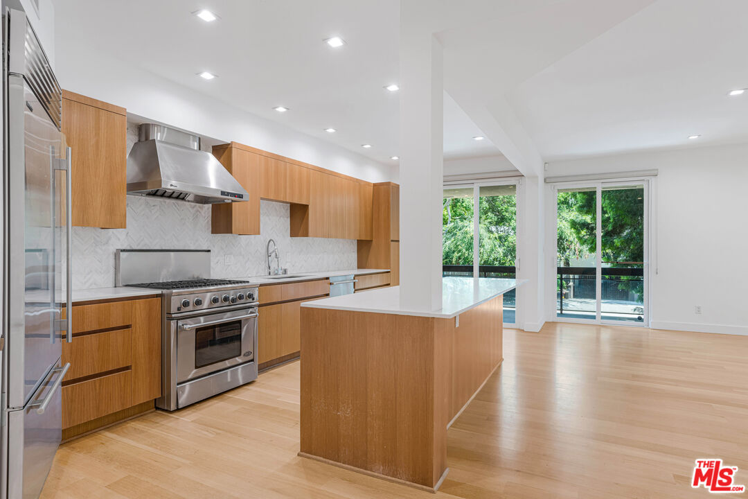 723 Westmount Dr Unit: 106