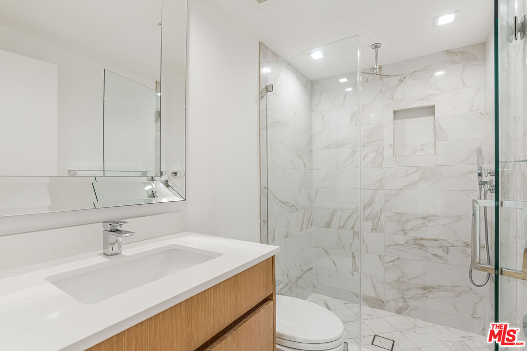 723 Westmount Dr Unit: 106