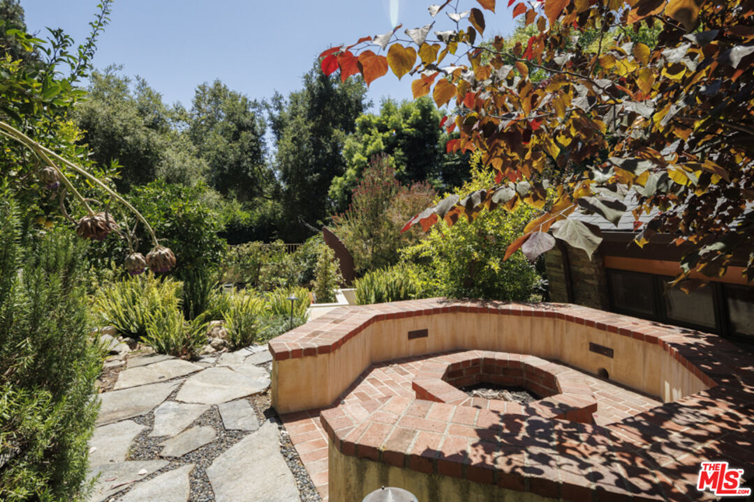 524 N Bundy Dr, Los Angeles