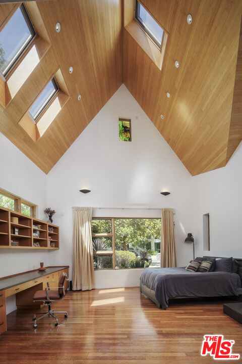 524 N Bundy Dr, Los Angeles