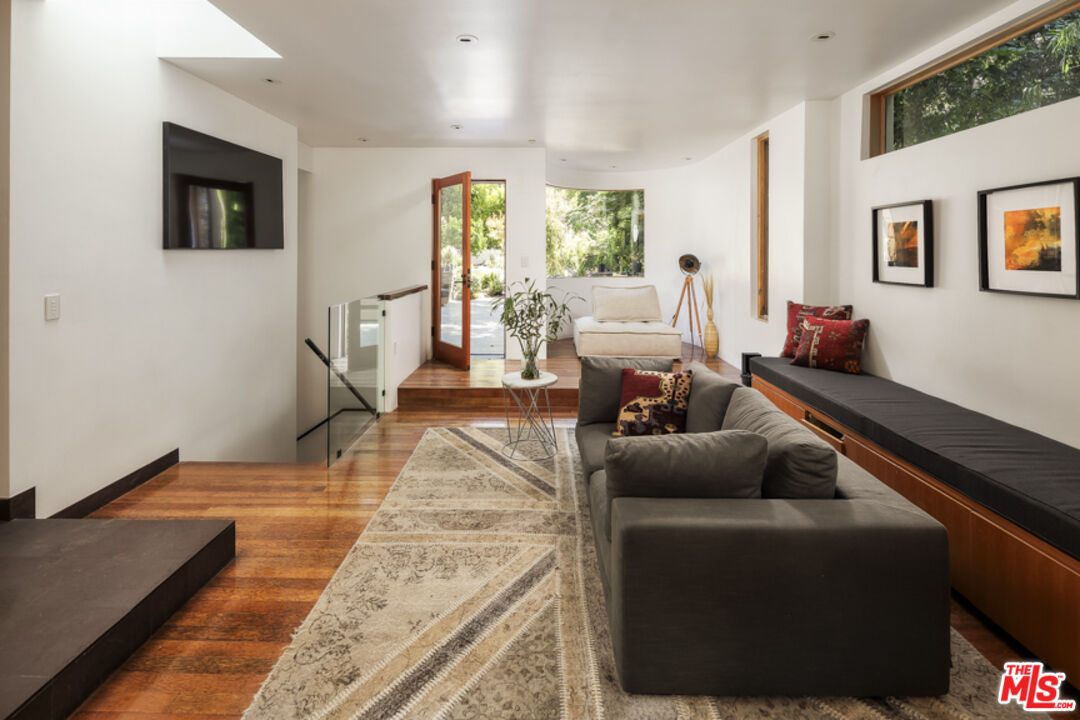 524 N Bundy Dr, Los Angeles