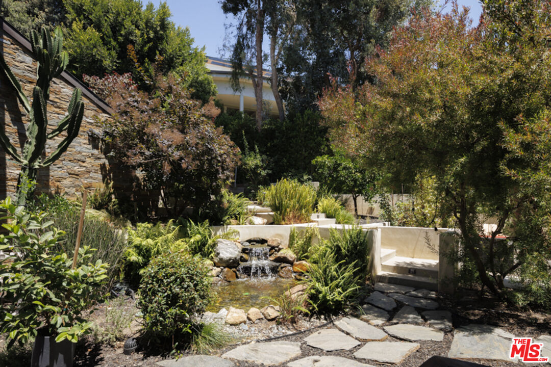 524 N Bundy Dr, Los Angeles
